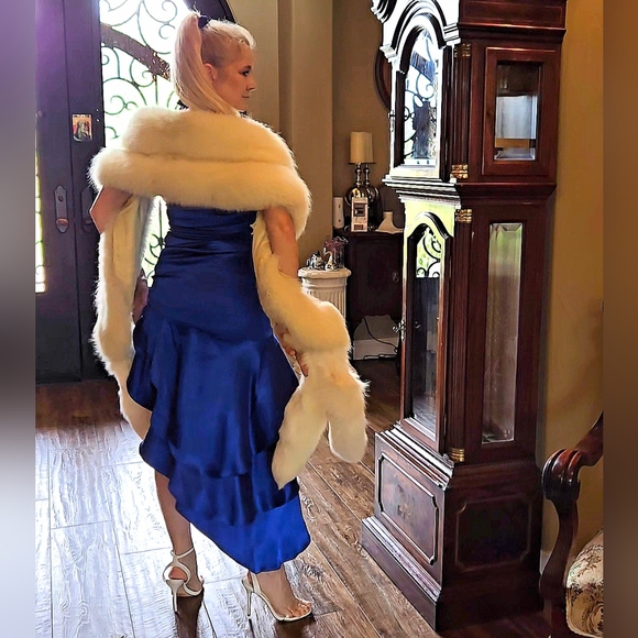 Push, Luscious Ivory Fox Fur Wrap with Tails - Picture 16 of 17